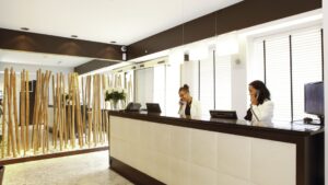 La importancia de una buena atención al cliente en hoteles